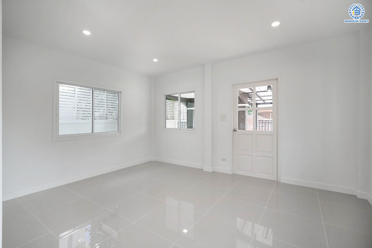 บ้านมือสองตกแต่งใหม่ โครงการ เศรณีลากูน วัดลาดปลาดุก หลังมุม ตอบโจทย์ทุกการใช้ชีวิต เนื้อที่ 59.9 ตร.ว. ฟังก์ชัน 3 ห้องนอน 3 ห้องน้ำ ทำเลเดินทางง่าย สะดวกสบายใกล้รถไฟฟ้าสายสีม่วง "สถานีคลองบางไผ่" ทางด่วน "กาญจนาภิเษก" และห้างสรรพสินค้าเซ็นทรัลเวสต์เกต